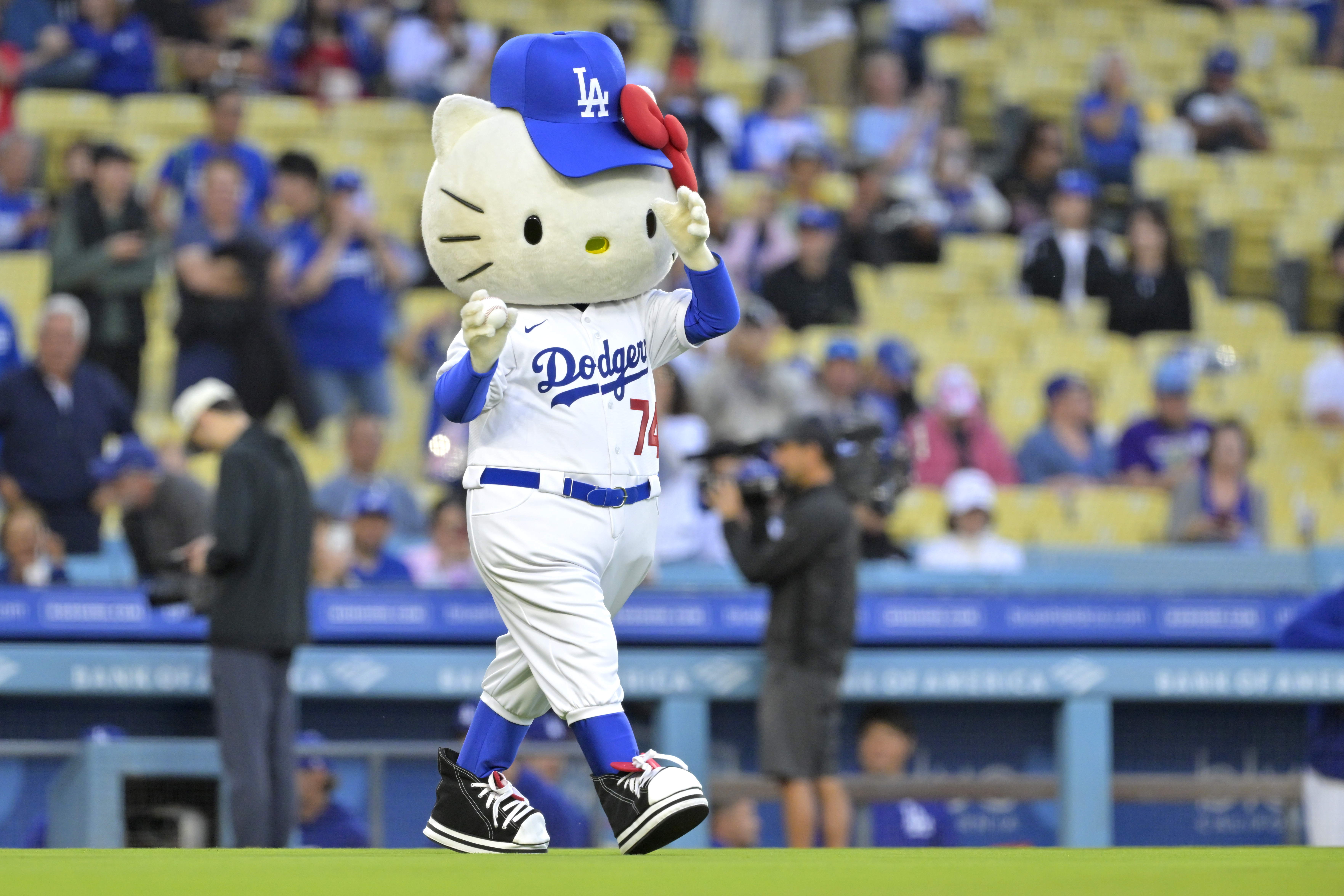 Dodgers ハローキティー　hello kitty night ドジャース 大見謝葉月 Hazki Omija | 念願の!!!✨ Dodgers x Hellokitty