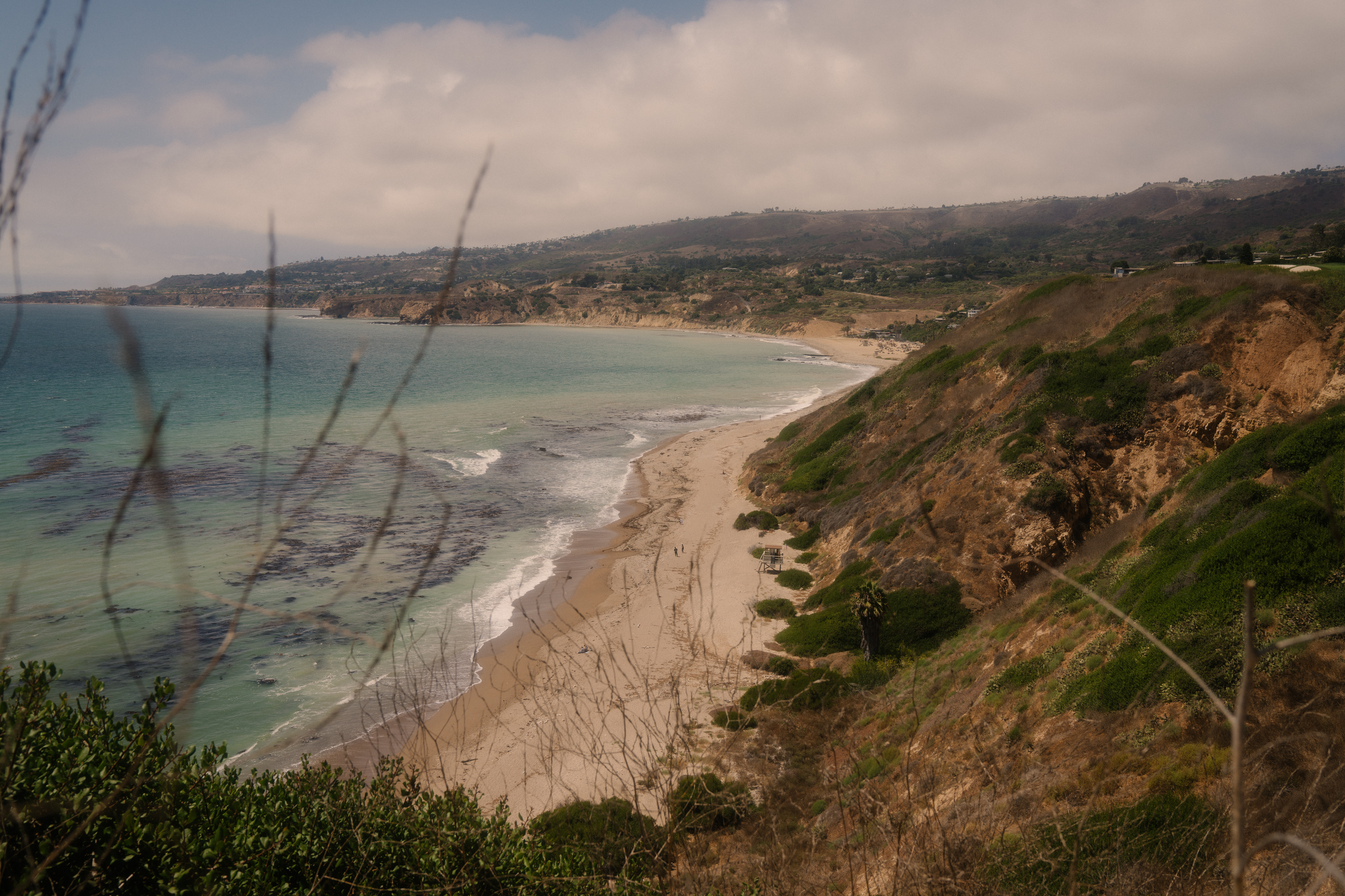 laist.com - Yusra Farzan - Pockets of Rancho Palos Verdes have no cell service - and residents want to keep it that way