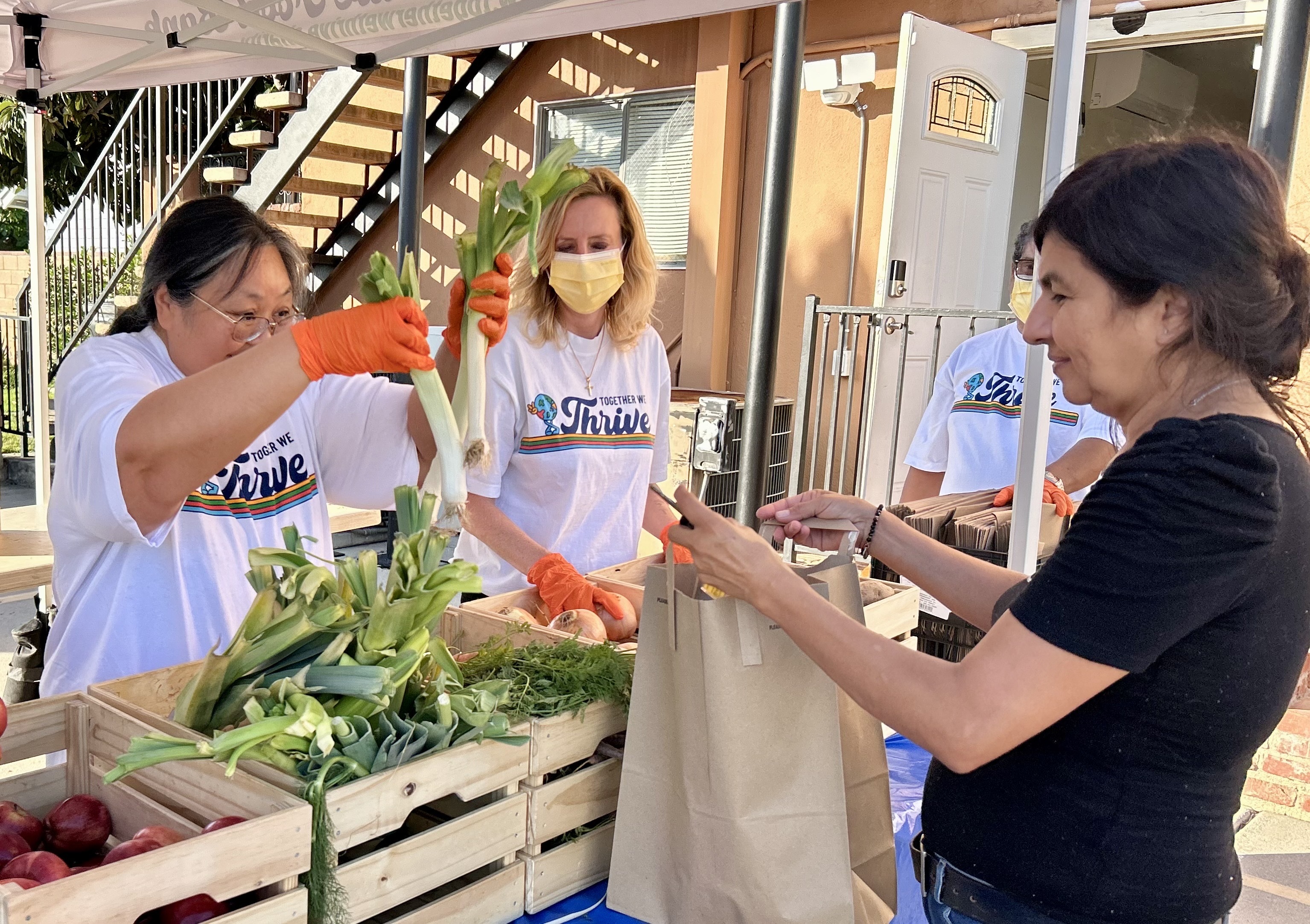 laist.com - Adolfo Guzman-Lopez - Can't tell if this is a food bank or farmers' market? That's the point