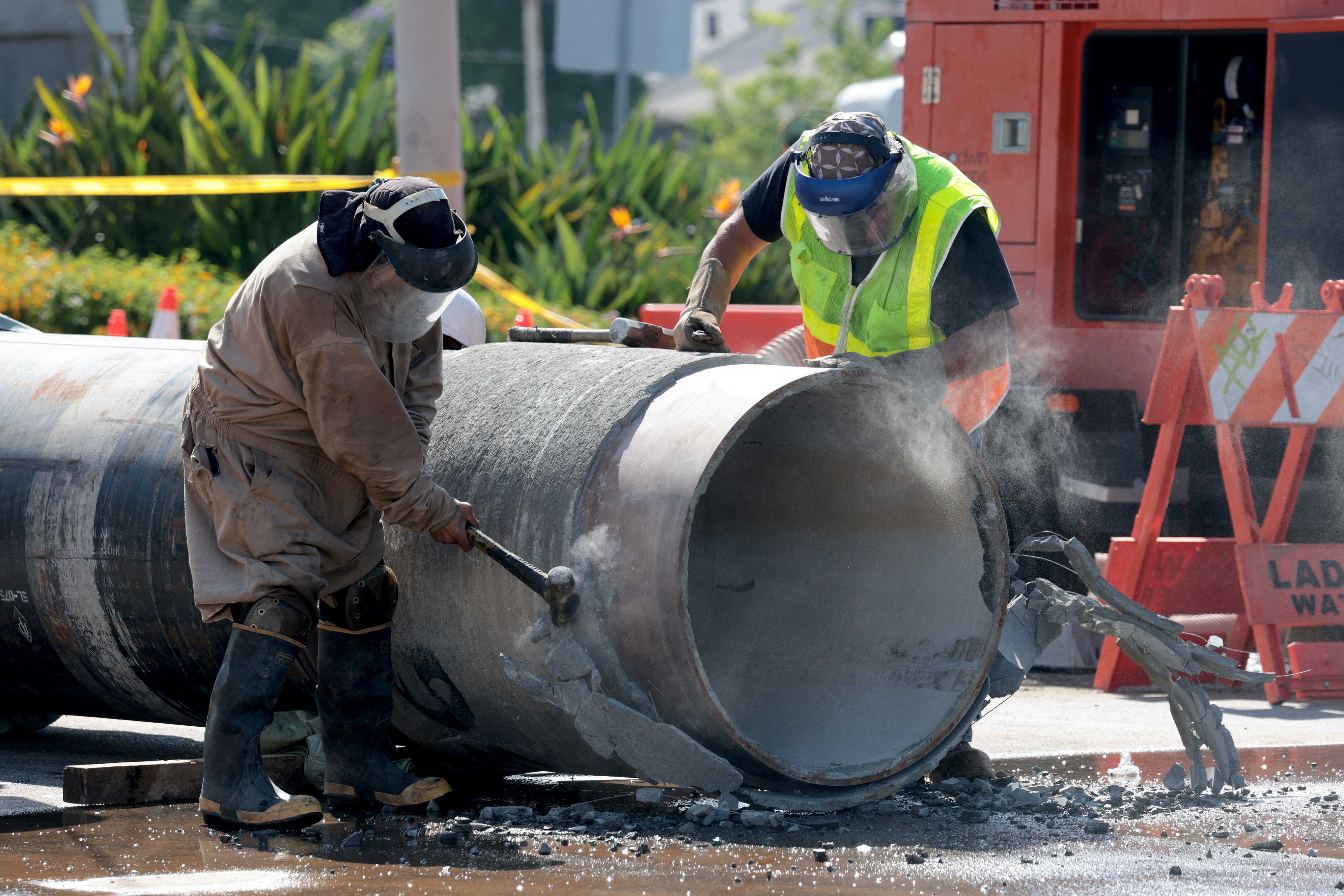 laist.com - Dañiel Andres Martinez - Sunset Boulevard reopens in West Hollywood after weeklong water main repairs