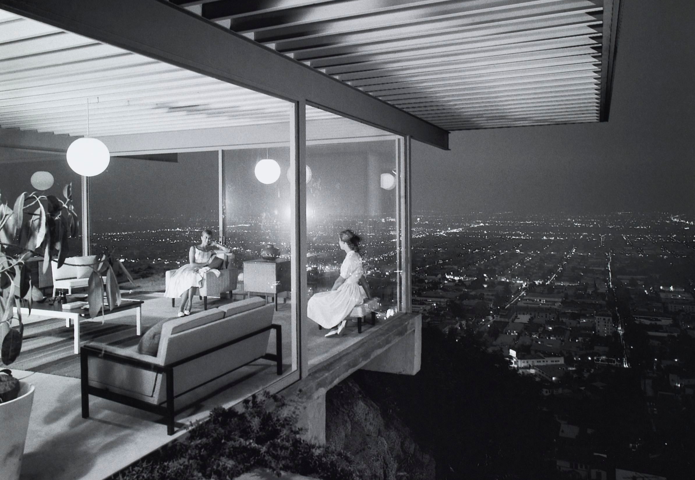 laist.com - Fiona Ng - The Stahl House is on the market for the first time ever. See it in its original light