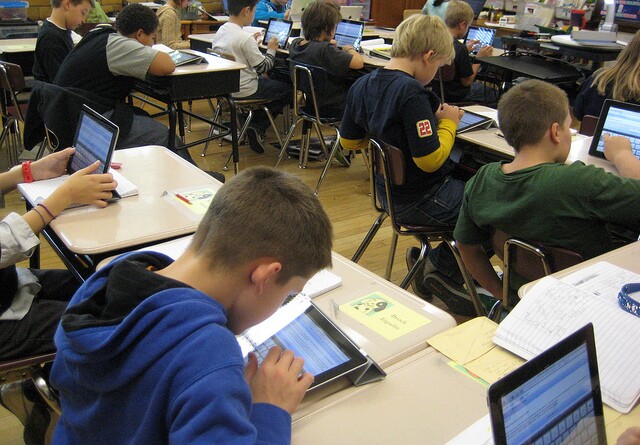 A Los Angeles Unified task force will recommend a new technology plan after the run of problems that plagued the school district's iPad program.