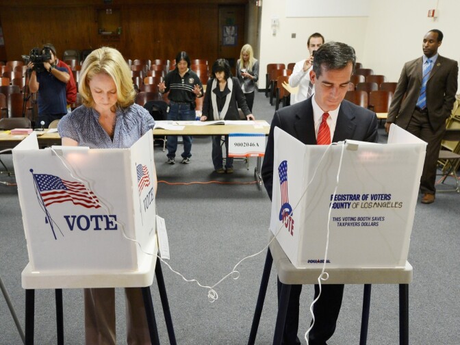 Candidate in the Los Angeles City mayoral race, Councilman Eric Garcetti and his wife Amy Wakeland cast their ballots at Allesandro Elementary School on March 5, 2013 in Boyle Heights area of Los Angeles.