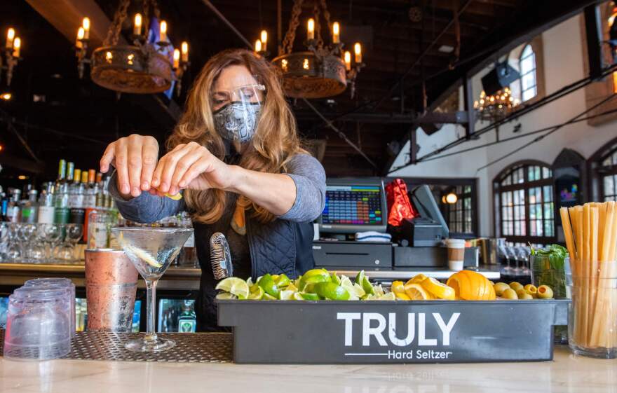 US-HEALTH-VIRUS-DINING