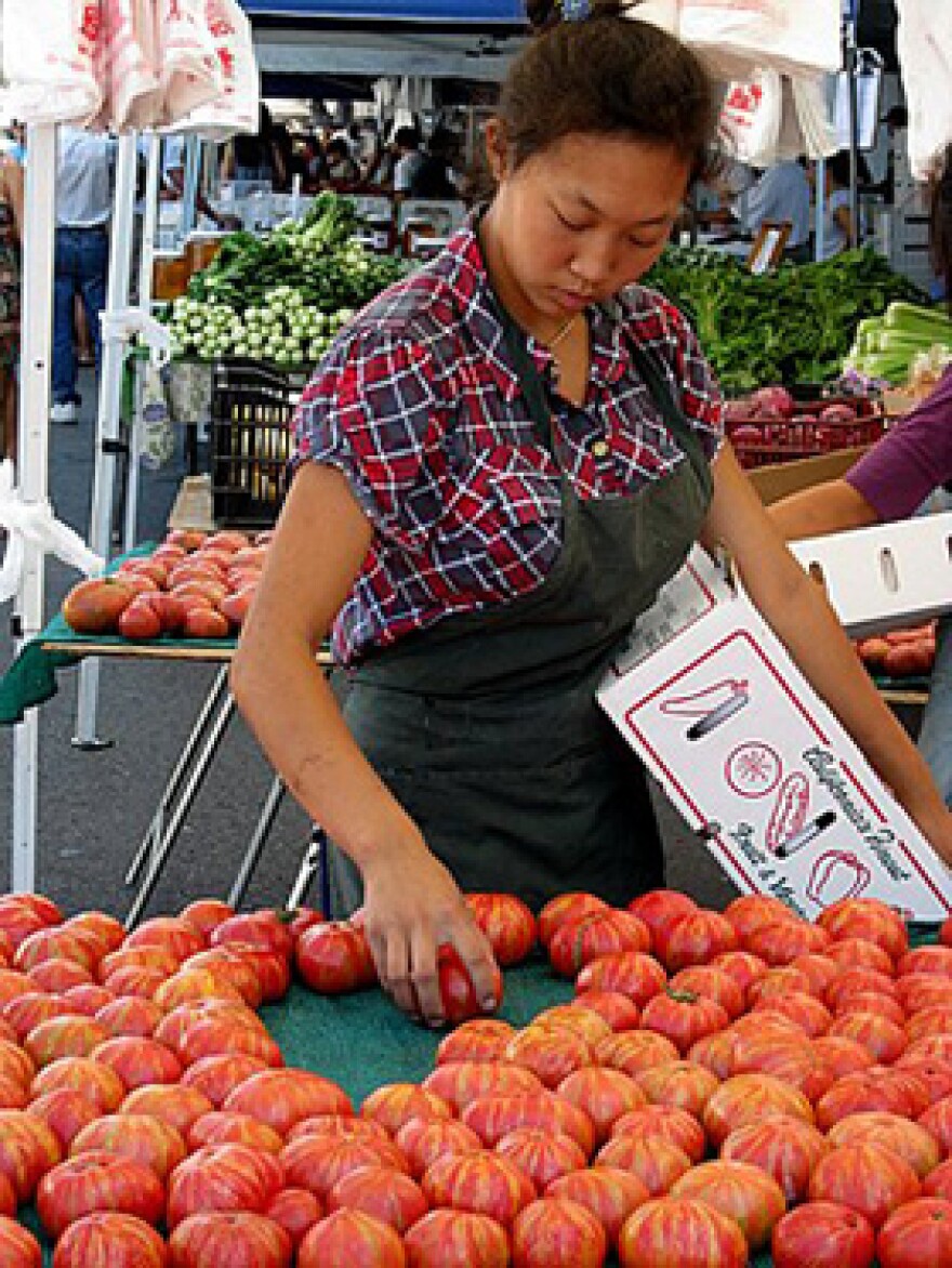 tomatoes_market.jpg