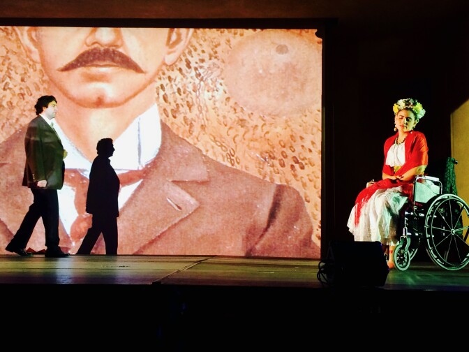 Mezzo-soprano Laura Virella plays Frida Kahlo and baritone Bernardo Bermudez plays Diego Rivera.
