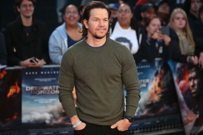 US actor Mark Wahlberg poses arriving on the red carpet for the European Premiere of the film Deepwater Horizon in London on September 26, 2016. / AFP / DANIEL LEAL-OLIVAS        (Photo credit should read DANIEL LEAL-OLIVAS/AFP/Getty Images)