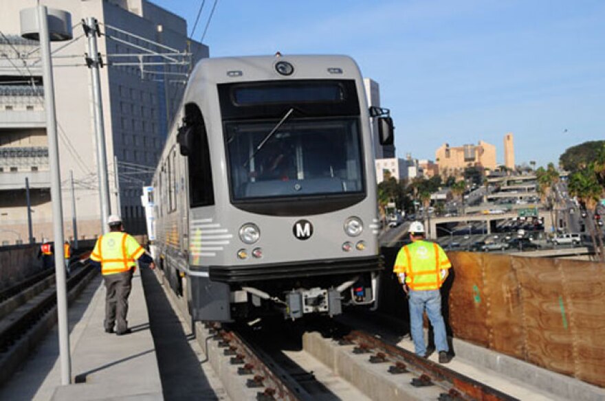 2-trainPullMGL1236.jpg