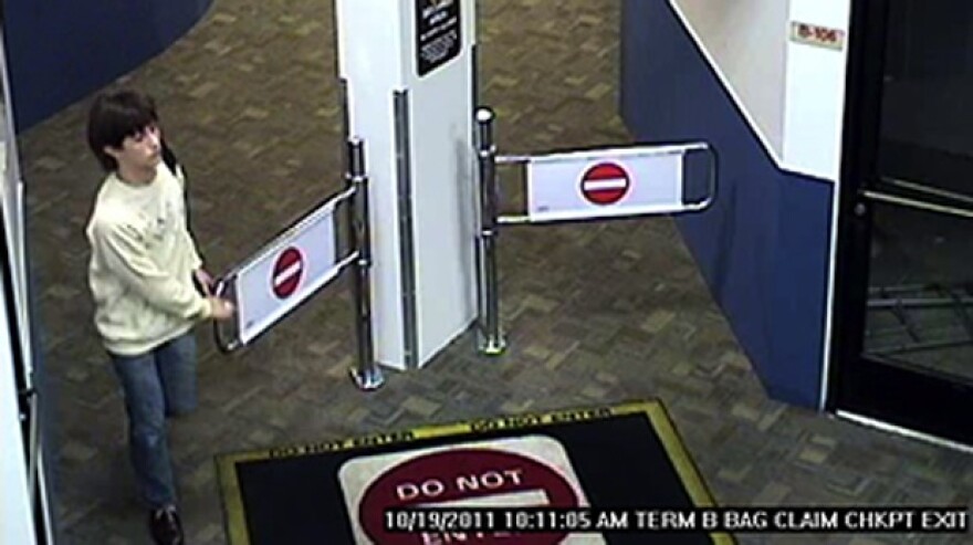 autistic-boy-airport-video-620.jpg