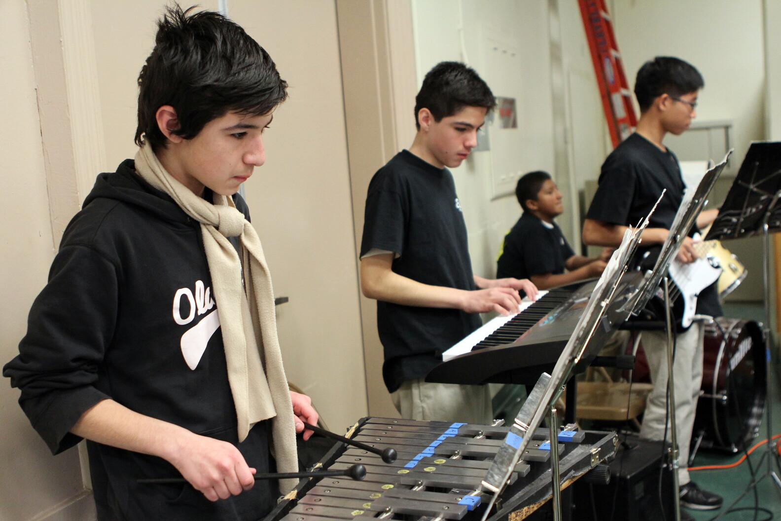 Low performing Pasadena middle school transforming itself into arts