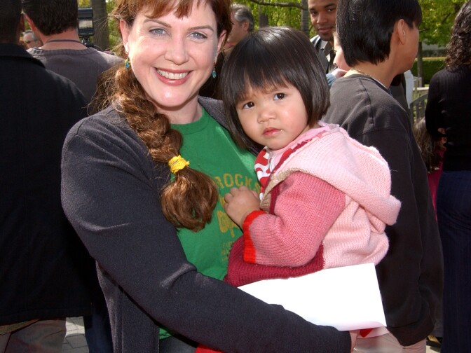 Actress Julia Sweeney arrives with her daughter at the premiere of the movie, 'Clockstoppers' March 17, 2002 in Los Angeles, CA.