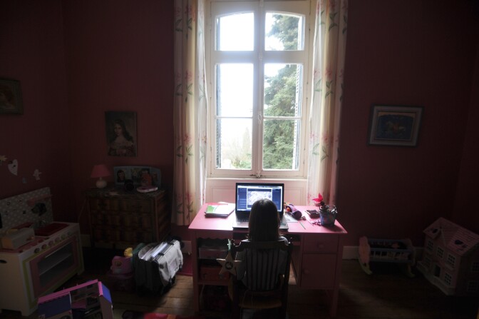 A girl surfs on the web on her computer on her computer on February 27, 2013 in Chisseaux near Tours, central France. AFP PHOTO/ ALAIN JOCARD (Photo credit should read ALAIN JOCARD/AFP/Getty Images)
