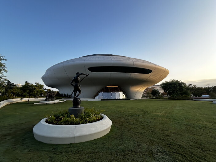 Lucas Museum of Narrative Art opens its doors to fans from LA and galaxies far away