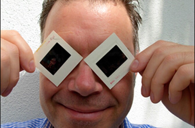 Viewmaster Charles Phoenix demonstrating just one of his patented techniques for selecting slides for his famous slide shows.