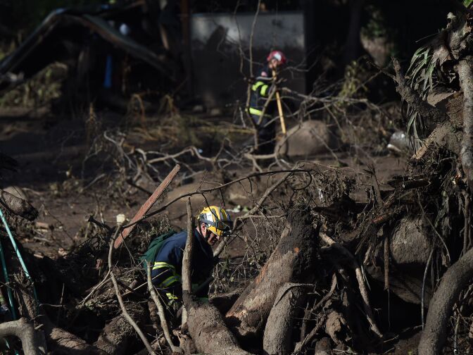 Members of the Orange County Fire Department Urban Search and Rescue team look for survivors amid the mud, debris and destruction caused by a massive mudflow in Montecito, California, January 10, 2018.  
Search and rescue efforts intensified January 10 for hundreds of Montecito residents feared trapped in their homes after deadly walls of mud and debris roared down California hillsides stripped of vegetation by recent, ferocious wildfires. / AFP PHOTO / Robyn Beck        (Photo credit should read ROBYN BECK/AFP/Getty Images)
