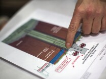 Patricia Oliver, an attorney with the R. Rex Parris Law Firm, explains a diagram of the ruptured well near Porter Ranch that has been leaking since Oct. 23, 2015.