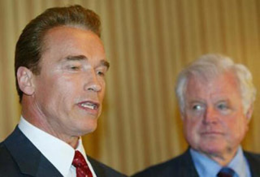 2003_10_arnoldteddy.jpg