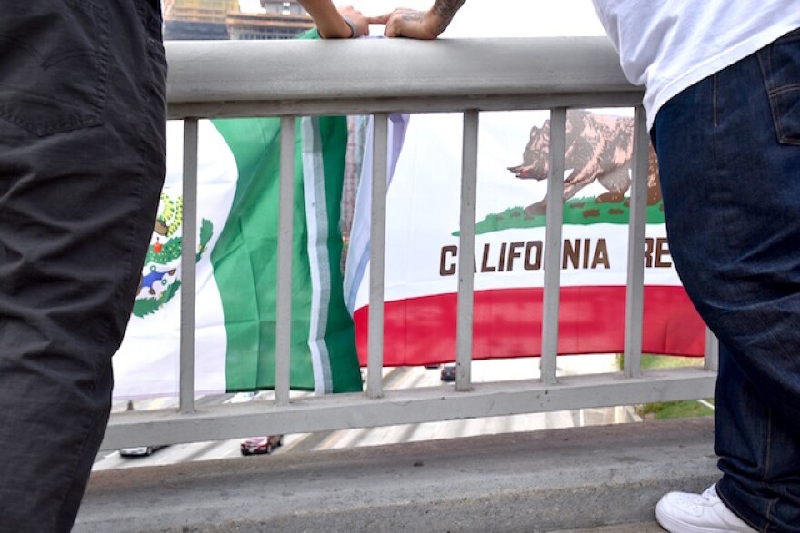 mexico_california_flag_640.jpg