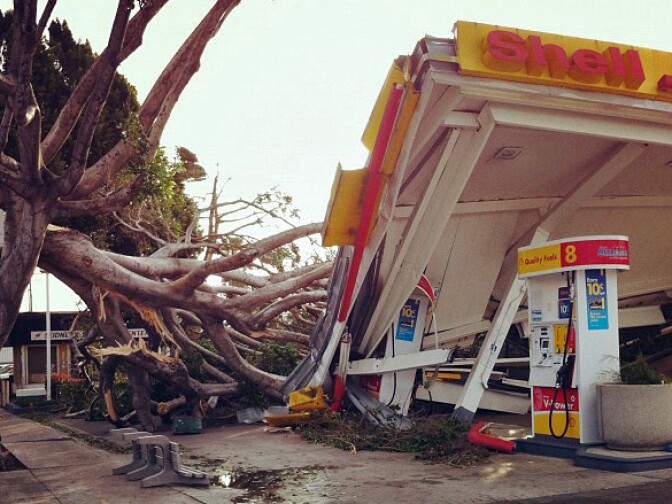 Tree toppled on Shell Gas station in Pasadena