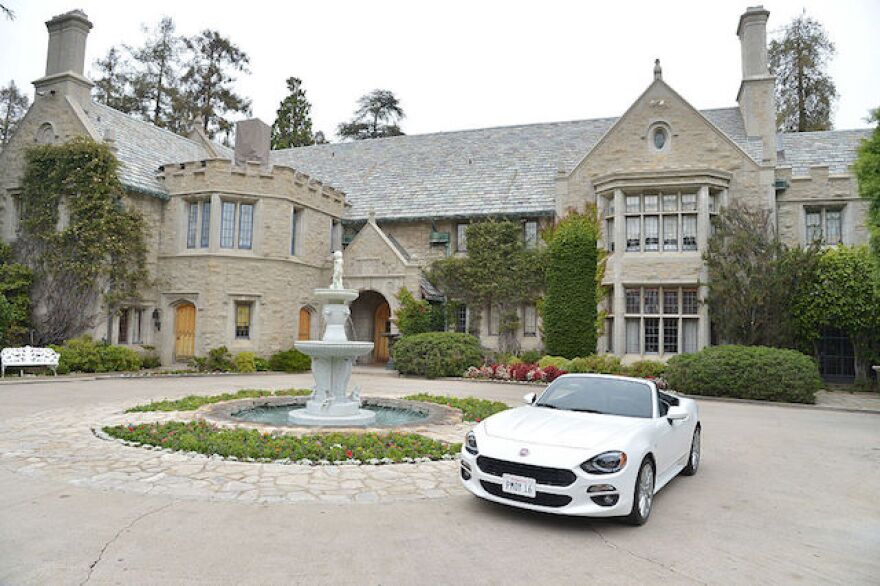 playboy_mansion_2.jpg