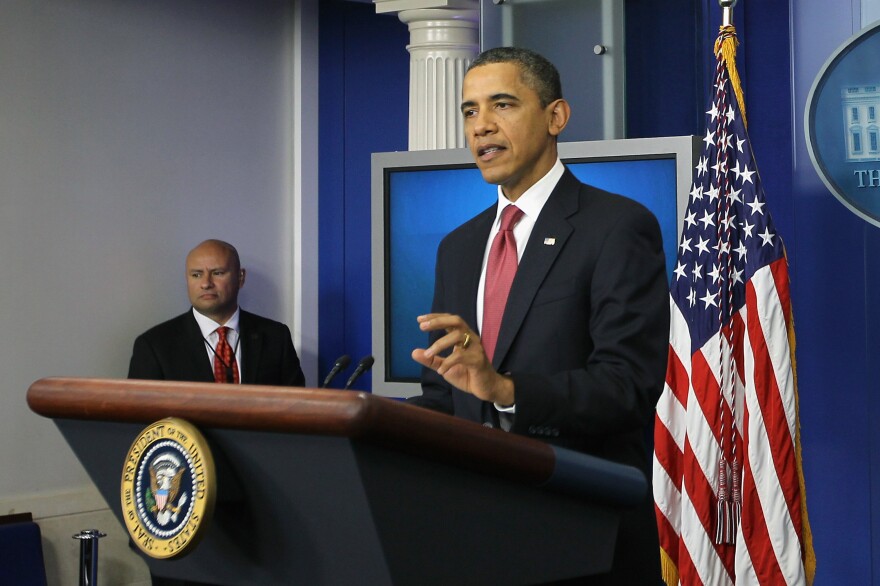 WASHINGTON, DC - DECEMBER 05:  (EDITORS NOTE: Alternate Crop) U.S. President Barack Obama delivers a statement urging Republicans in Congress to join Democrats to ensure taxes don’t go up on middle class families in the Brady Briefing Room of the White House on December 5, 2011 in Washington, DC. Obama wants congressional Republicans to extend the payroll tax cut but the GOP wants to pay for it with offsetting budget cuts.  (Photo by Alex Wong/Getty Images)