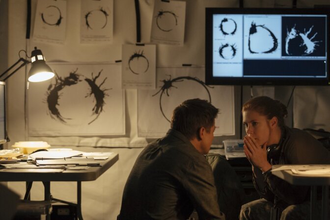 Jeremy Renner and Amy Adams in a scene from "Arrival."