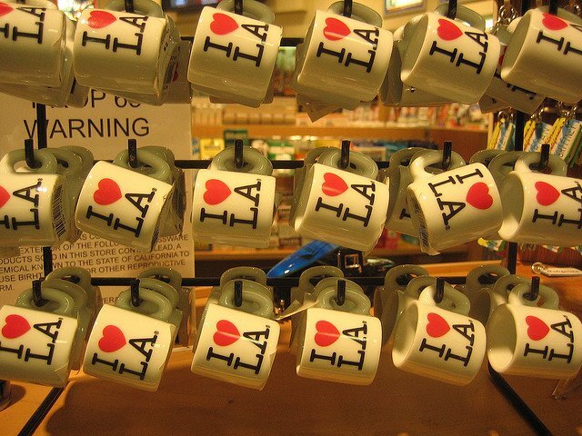 LAX-souvenir-mugs.jpg