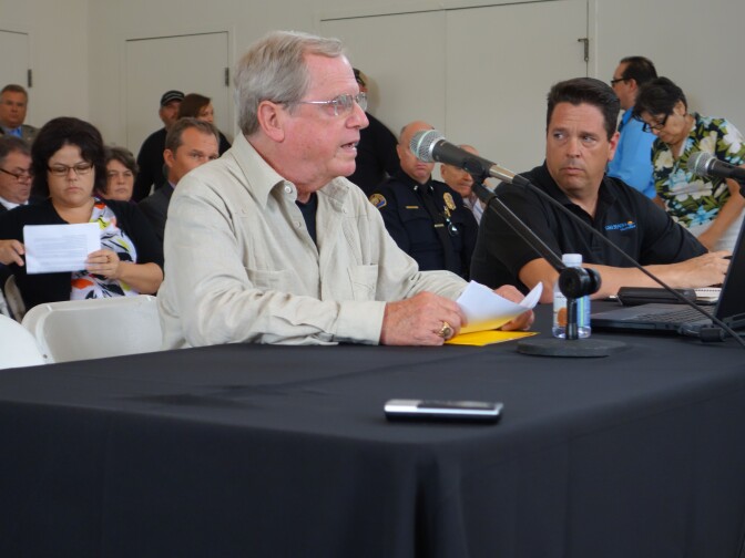 Long Beach resident Gary Shelton describes the confusion his fellow residents experienced during a days-long power outage in mid-July. Beside him at the Long Beach town hall meeting Aug. 22, 2015 is Quentin Roberts, with the Long Beach Convention and Visitors Bureau.