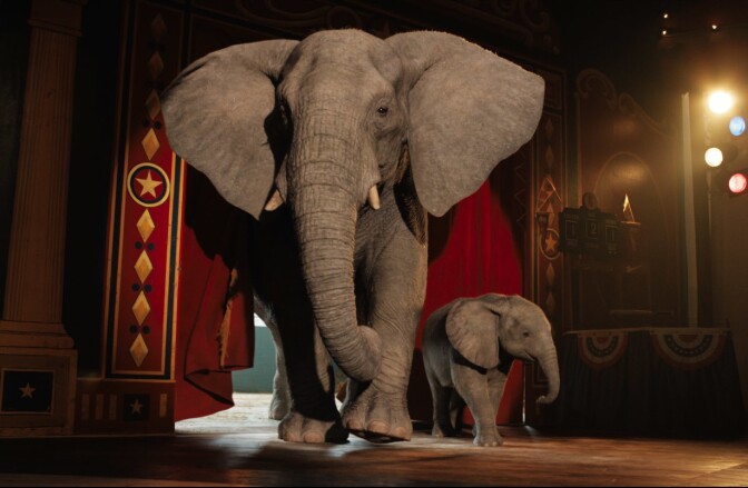 Stella (voiced by Angelina Jolie) and Ruby (voiced by Brooklyn Prince) in "The One And Only Ivan".