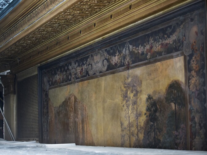 During renovations of the Rosslyn Hotel Annex, workers found an old mural that’s been hanging in the building since it opened in 1923.