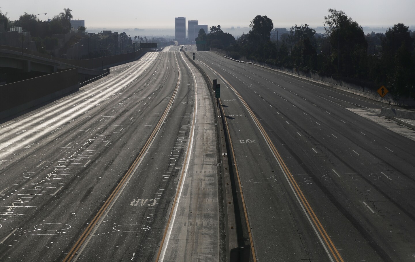 LOS ANGELES, CA - DECEMBER 06: Interstate 405 is deserted after being closed during rush hour in an area near the Skirball Fire on December 6, 2017 in Los Angeles, California. Strong Santa Ana winds are rapidly pushing multiple wildfires across the region, expanding across tens of thousands of acres and destroying hundreds of homes and structures.  (Photo by Mario Tama/Getty Images)