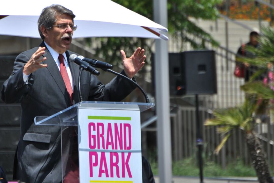 Supervisor Zev Yaroslavsky  speaks to the crowd during Grand Park's