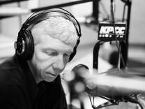 Steve Julian in KPCC's studios in February 2001. 