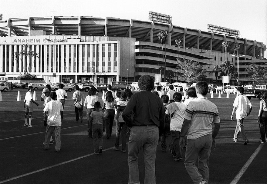 anaheim_stadium.jpg