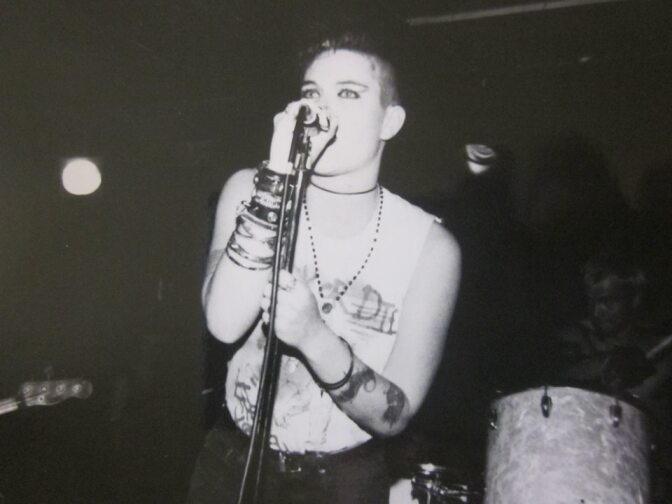 Bobbi Brat performing live