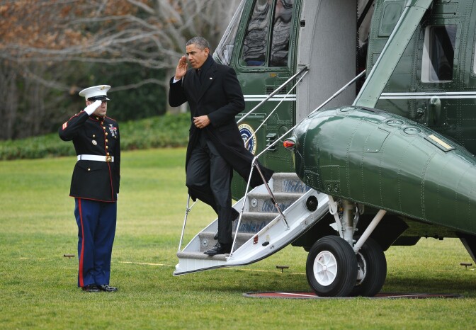US President Barack Obama steps off Marine One on the South Lawn upon return to the White House on December 27, 2012 in Washington, DC. Obama returned to Washington under pressure to forge a year-end deal with Republicans to avoid the tax hikes and spending cuts of the 'fiscal cliff.'