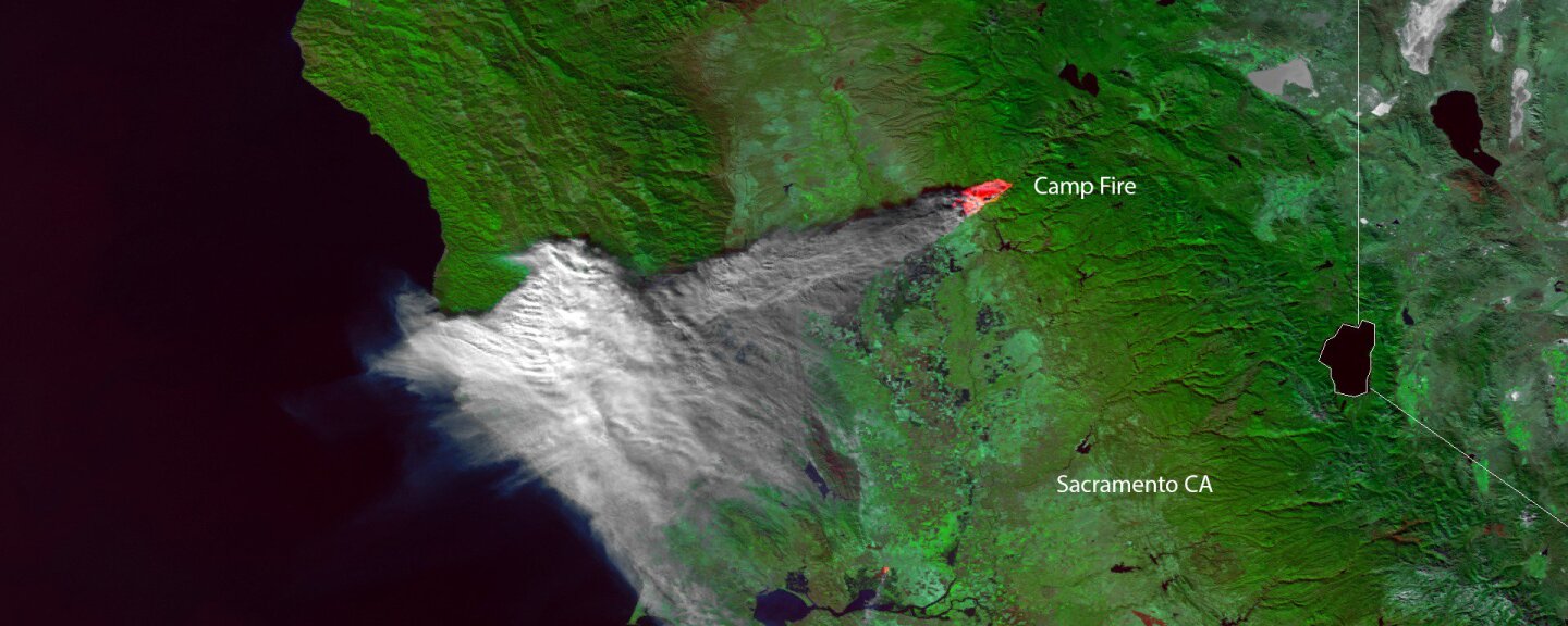 A massive plume of smoke travels west from a big fire, shown in red and labeled Camp Fire