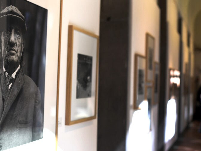 People visit the exhibition dedicated to late US photographer Vivian Maier during a press preview at Trastevere Museum in Rome on March 16, 2017.  / AFP PHOTO / TIZIANA FABI / RESTRICTED TO EDITORIAL USE - MANDATORY MENTION OF THE ARTIST UPON PUBLICATION - TO ILLUSTRATE THE EVENT AS SPECIFIED IN THE CAPTION        (Photo credit should read TIZIANA FABI/AFP/Getty Images)