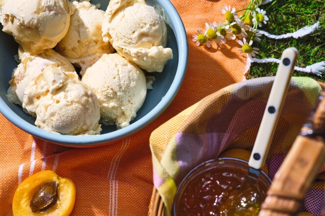 Picture of a picnic with ice cream and jam