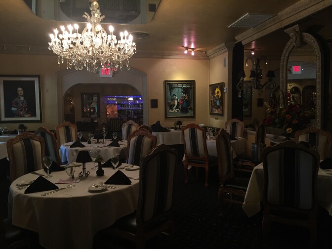 The dining room at Melvyn's restaurant in Palm Springs.