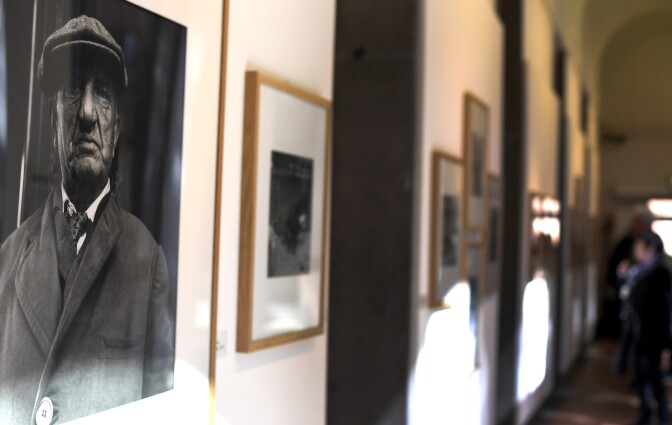 People visit the exhibition dedicated to late US photographer Vivian Maier during a press preview at Trastevere Museum in Rome on March 16, 2017.  / AFP PHOTO / TIZIANA FABI / RESTRICTED TO EDITORIAL USE - MANDATORY MENTION OF THE ARTIST UPON PUBLICATION - TO ILLUSTRATE THE EVENT AS SPECIFIED IN THE CAPTION        (Photo credit should read TIZIANA FABI/AFP/Getty Images)