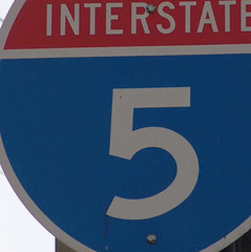 5freeway-sign-close.jpg