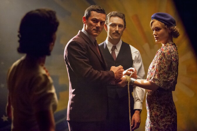 PMWW_02816_R
(l-r.) Rebecca Hall stars as Elizabeth Marston, Luke Evans as Dr. William Marston, JJ Feild as Charles Guyette and Bella Heathcote as Olive Byrne in PROFESSOR MARSTON AND THE WONDER WOMEN, an Annapurna Pictures release.
Credit: Claire Folger / Annapurna Pictures
