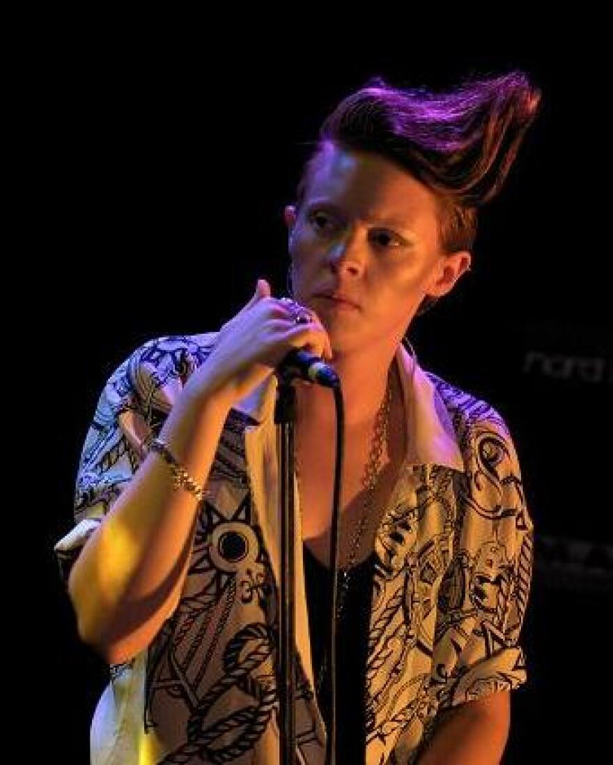 La Roux 1.2.JPG