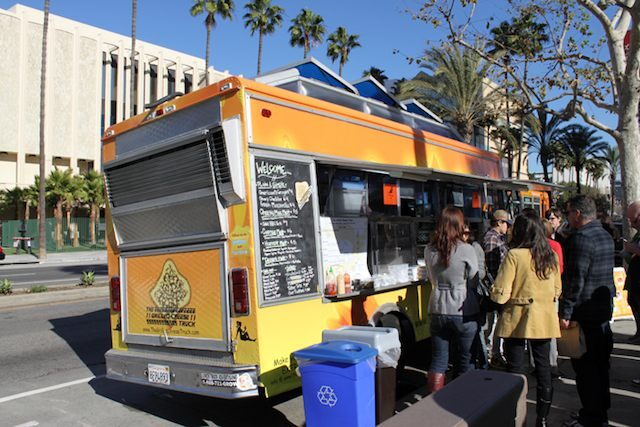 wilshire-blvd-food-trucks.jpg