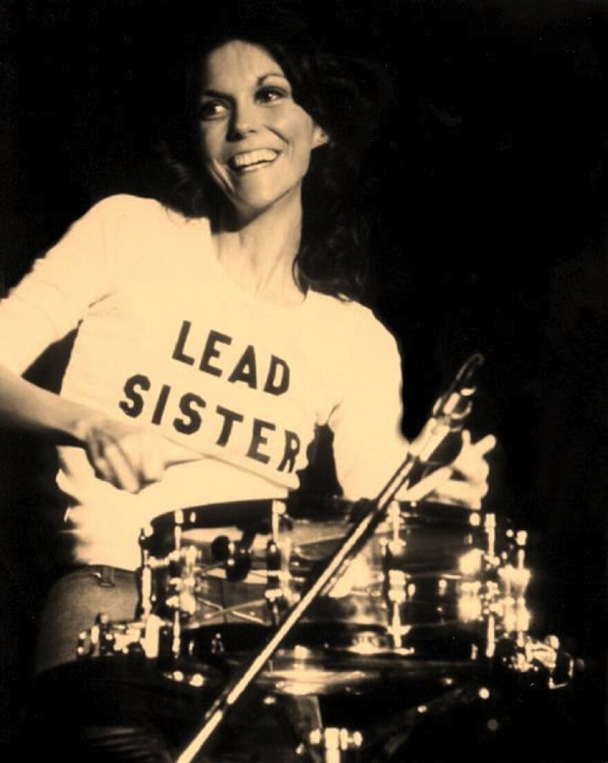 karen_carpenter_lead_sister.jpg