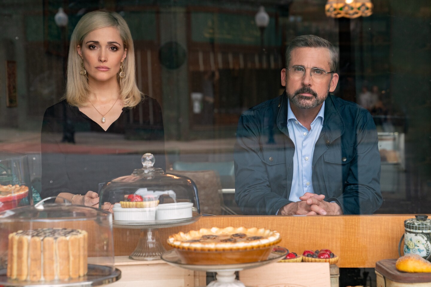 4142_D014_00038-00042_RCC
Rose Byrne stars as Faith Brewster and Steve Carell as Gary Zimmer in IRRESISTIBLE, a Focus Features release.  
Credit: Daniel McFadden / Focus Features
