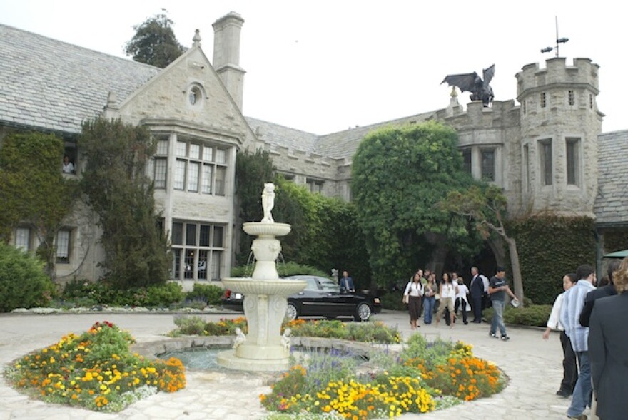 playboy-mansion-exterior.jpg