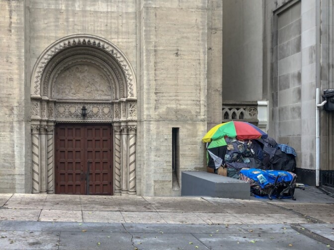 A makeshift shelter in Koreatown, Los Angeles. (Matt Tinoco/KPCC)