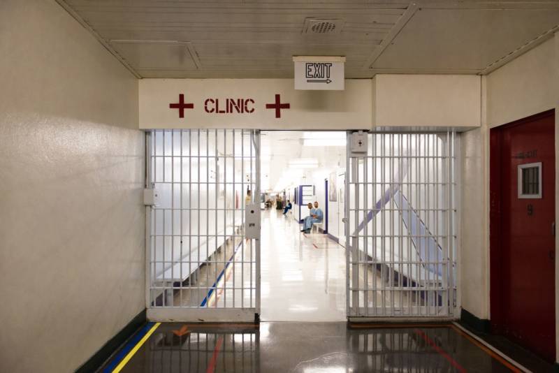 The health clinic at a Los Angeles County jail on January 17, 2018. Inmates wait on a bench to get medications or see medical providers. (Heidi de Marco/KHN)